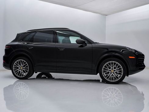 Certified 2023 Porsche Cayenne S Platinum image 9