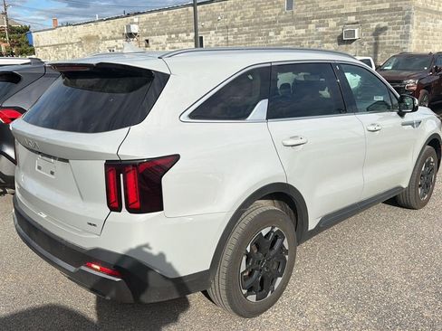 Used 2025 Kia Sorento S w/ Panoramic Sunroof Package AWD/4WD image 6