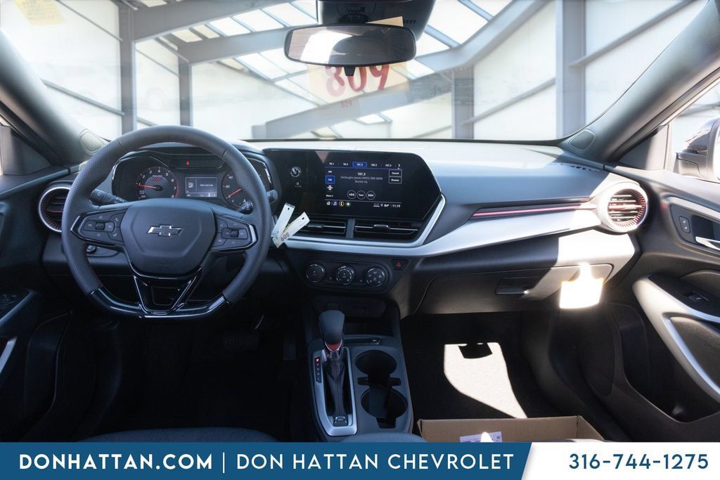 New 2026 Chevrolet Trax RS w/ Sunroof Package FWD image 5