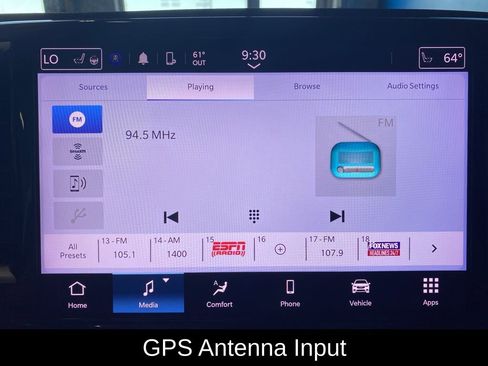 Used 2023 Chrysler Pacifica Touring-L FWD image 2