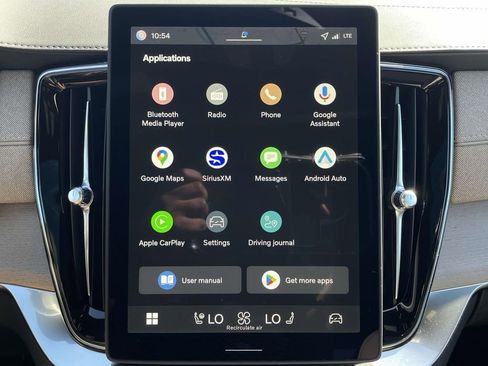 New 2026 Volvo XC90 B5 Core image 17