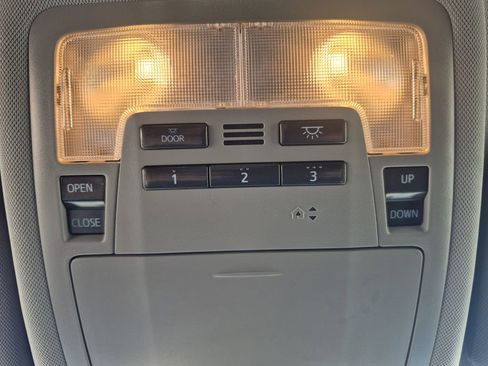 Used 2018 Toyota Highlander XLE image 29