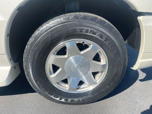 Used 2002 Cadillac Escalade Luxury image 22