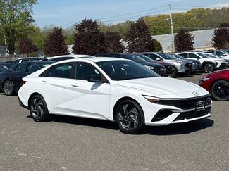 Used 2025 Hyundai Elantra SEL FWD video 1
