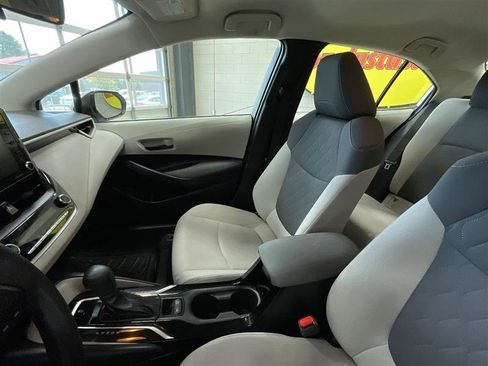 Used 2022 Toyota Corolla LE FWD image 12