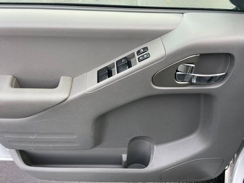 Used 2017 Nissan Frontier SV image 14
