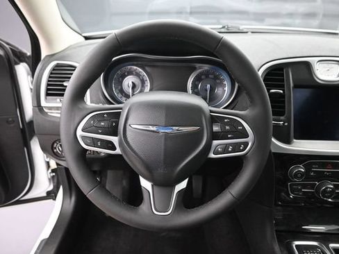 Used 2022 Chrysler 300 Touring L w/ Popular Equipment Group AWD/4WD image 24