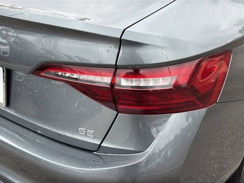 Used 2024 Volkswagen Jetta SE image 37