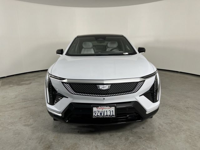 Used 2027 Cadillac Optiq Luxury RWD image 3