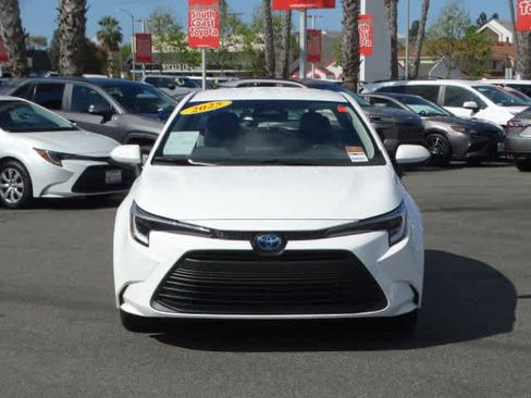 Used 2025 Toyota Corolla XLE FWD image 3