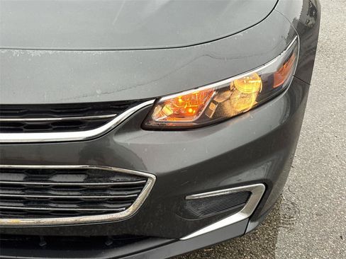 Used 2018 Chevrolet Malibu LS w/ LPO, Convenience Package 1 FWD image 9