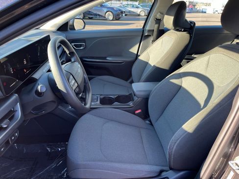 Used 2025 Kia K4 LXS image 35
