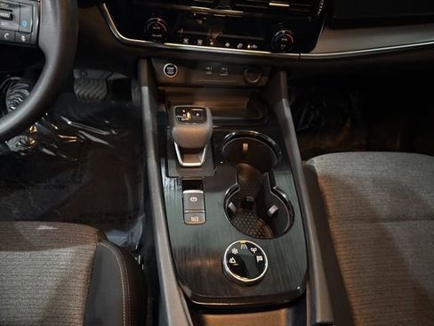 Used 2021 Nissan Rogue SV image 26