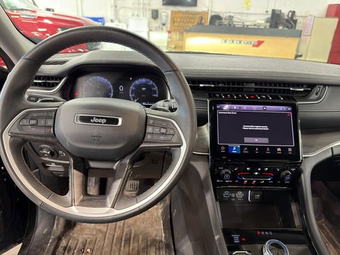 Used 2023 Jeep Grand Cherokee L Limited w/ Luxury Tech Group II AWD/4WD image 8