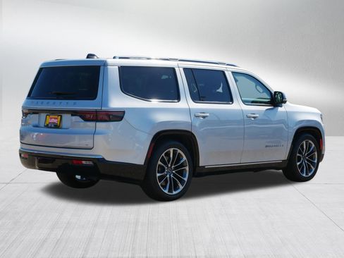 Used 2024 Jeep Wagoneer Series III w/ Premium Group I AWD/4WD image 7