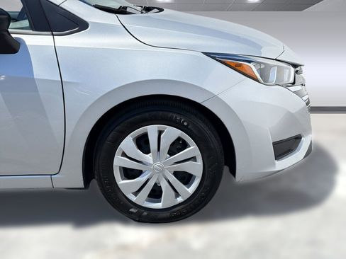 Used 2024 Nissan Versa S FWD image 11