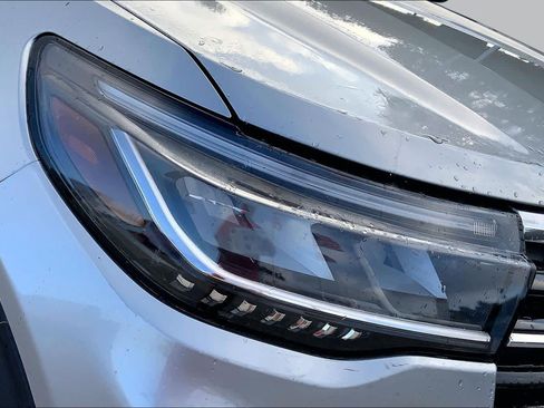 Used 2025 Ford Explorer Active RWD image 27