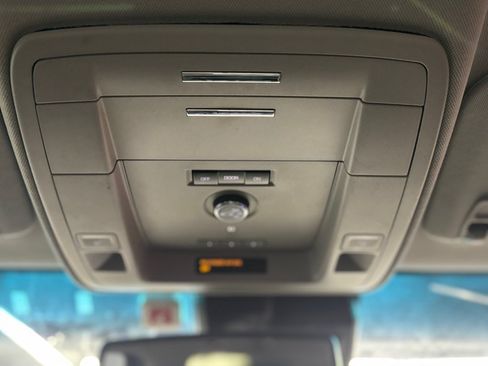Used 2018 Chevrolet Tahoe LT AWD/4WD image 31