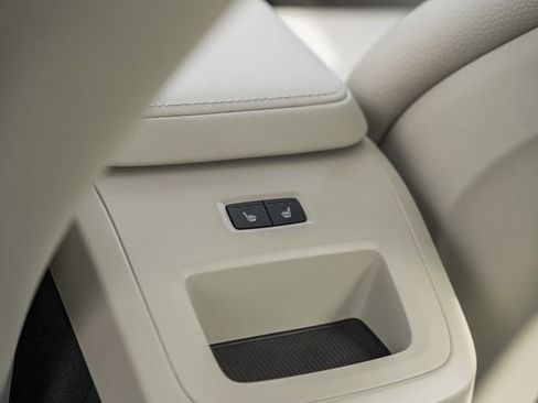 Used 2025 Volvo S60 B5 Plus AWD/4WD image 34