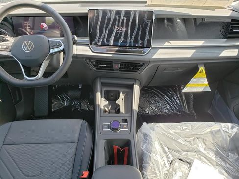 New 2026 Volkswagen Tiguan SE AWD/4WD image 8