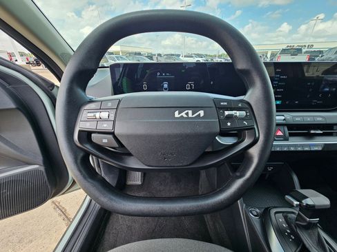 Used 2025 Kia K4 FWD image 18