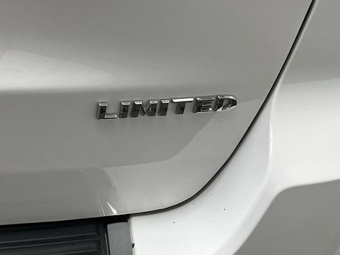 Used 2018 Jeep Grand Cherokee Limited image 32