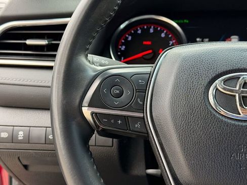 Used 2018 Toyota Camry XSE image 8