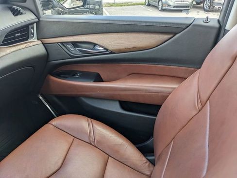 Used 2019 Cadillac Escalade Luxury AWD/4WD image 18