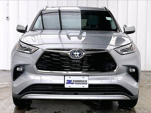 Used 2021 Toyota Highlander Platinum image 3