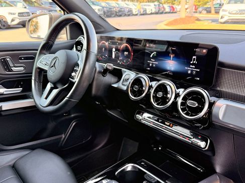 Used 2022 Mercedes-Benz GLB 250 image 21