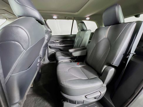 Used 2024 Toyota Grand Highlander Platinum image 25