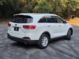 Used 2017 Kia Sorento LX w/ LX Convenience Package image 5