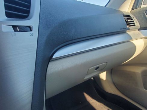 Used 2011 Subaru Outback 2.5i Premium image 11