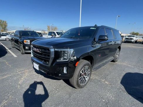 Used 2022 GMC Yukon XL AT4 image 5