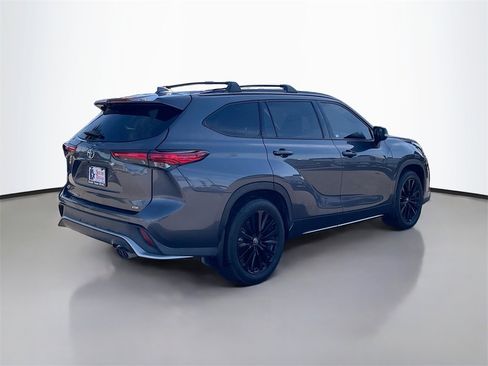 Used 2023 Toyota Highlander L image 7