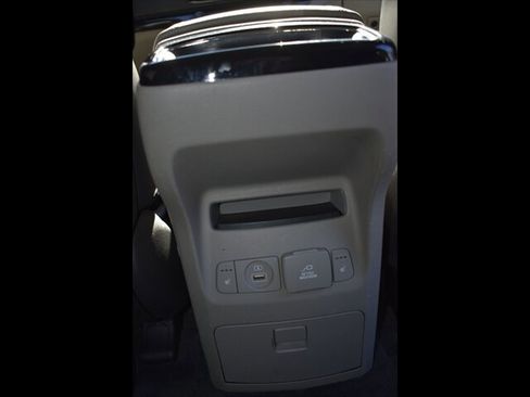 Used 2016 Kia Sedona SX image 30