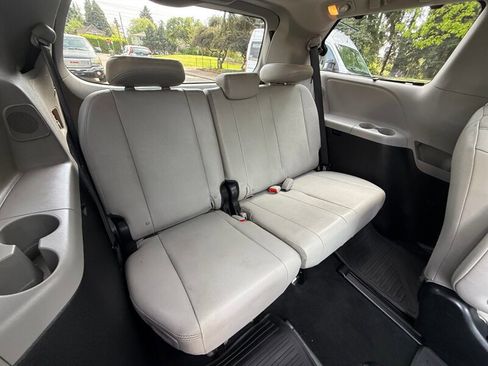 Used 2017 Toyota Sienna Limited FWD image 14