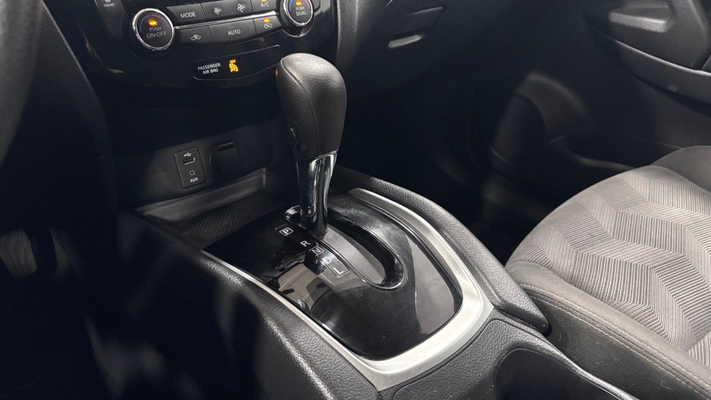 Used 2016 Nissan Rogue SV FWD image 16
