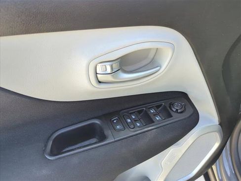Used 2020 Jeep Renegade Latitude w/ Safety & Security Group II FWD image 11