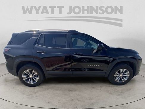 Used 2025 Chevrolet Equinox LT w/ Convenience Package II FWD image 11