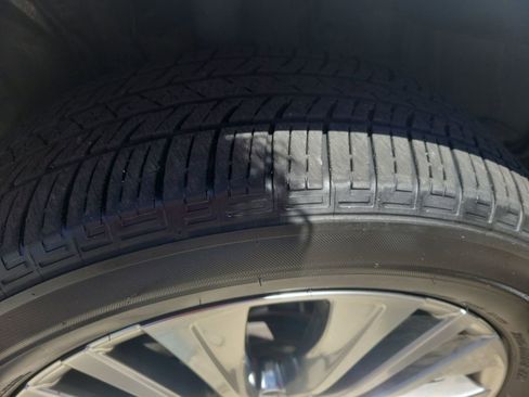 Used 2023 Toyota Venza XLE image 35