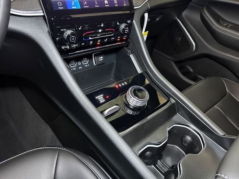 New 2025 Jeep Grand Cherokee Limited w/ Black Appearance Package image 28