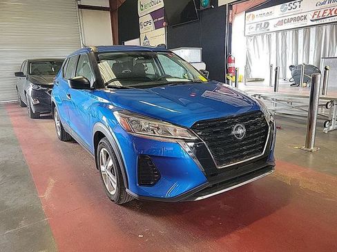 Used 2025 Nissan Kicks Play S FWD image 2