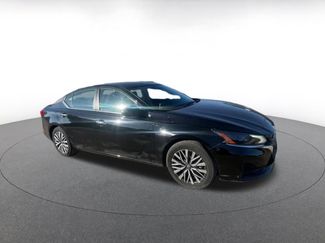 Used 2025 Nissan Altima 2.5 SV video 2