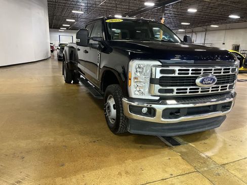 Used 2025 Ford F350 XLT AWD/4WD image 2