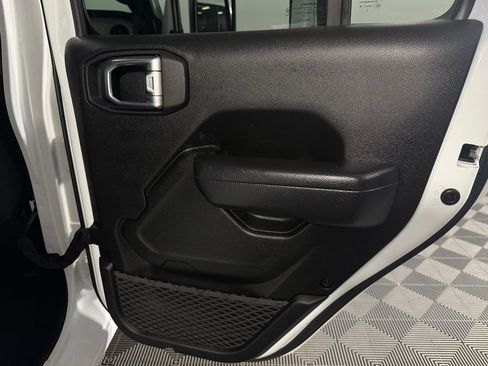 Used 2024 Jeep Wrangler Unlimited AWD/4WD image 30