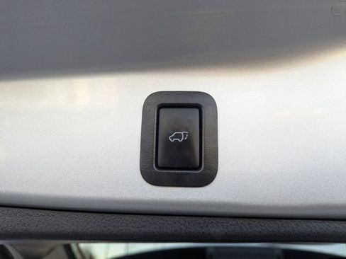 Used 2018 Toyota Highlander XLE image 31