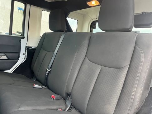 Used 2015 Jeep Wrangler Unlimited Sport w/ Quick Order Package 24S AWD/4WD image 17