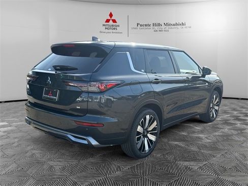 New 2026 Mitsubishi Outlander SE image 5