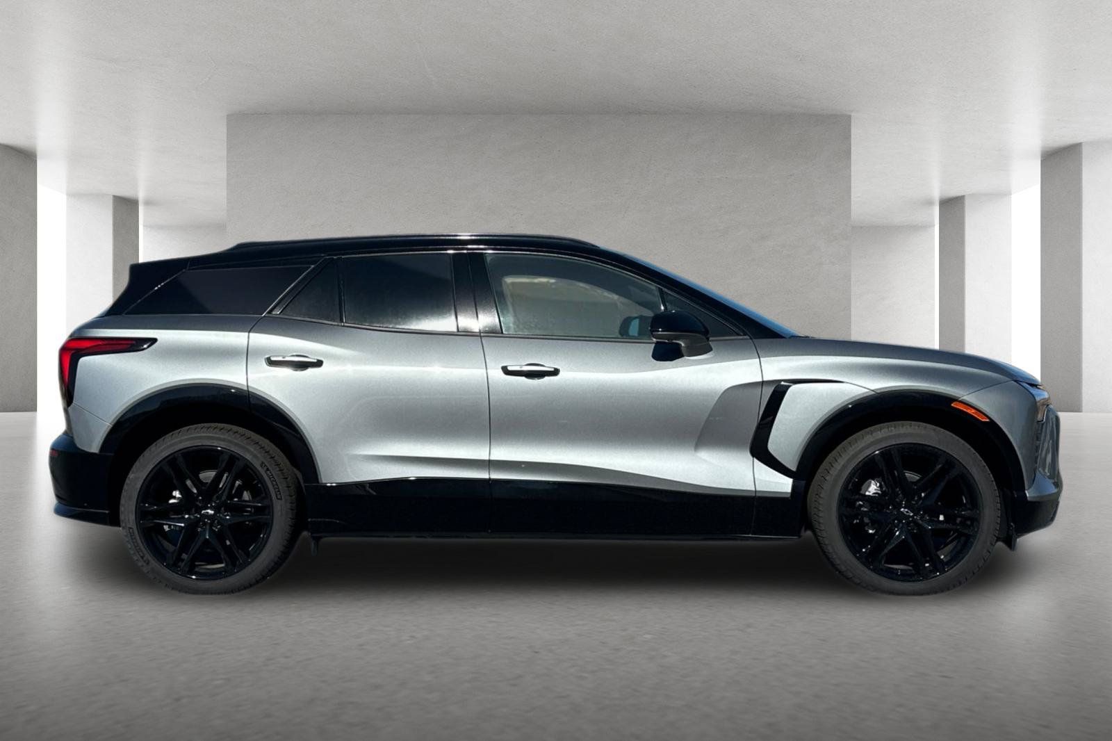 New 2026 Chevrolet Blazer EV RS w/ LPO, Blackout Package FWD image 3